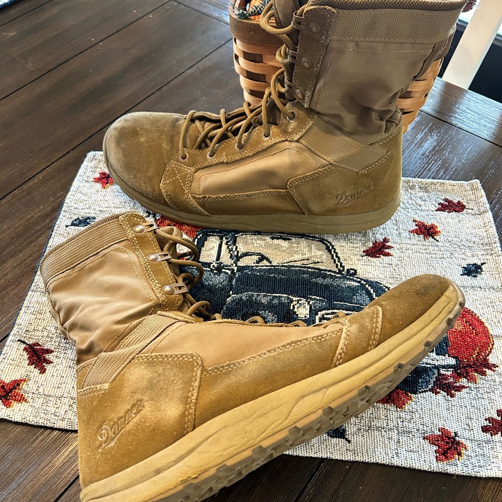 Combat boots